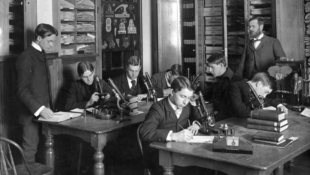 Botany class in 1900
