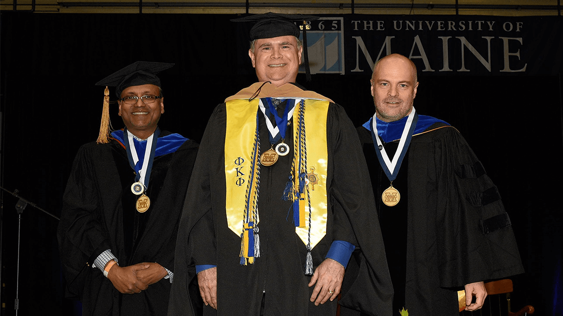 Jord Thomas (center) at the MBA graduation ceremony in May 2022
