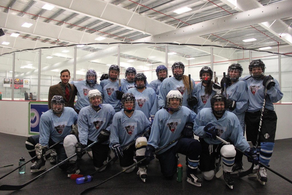 2016 Women's Ice Hockey team posing for a photo.