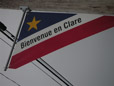 lamp post sign bienvenue au clare