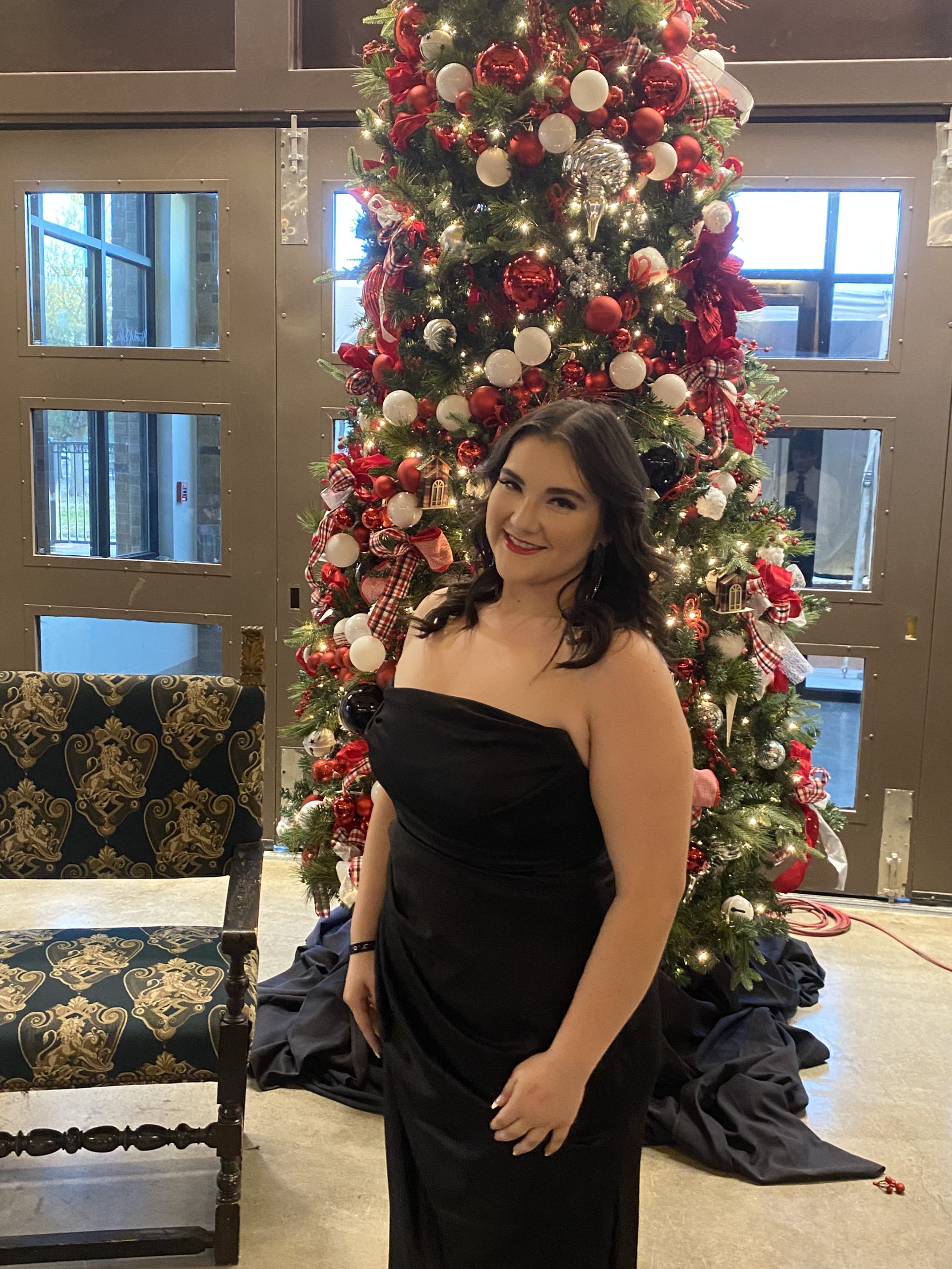 Staff picture of Peer Advisor Isabella Gallegos