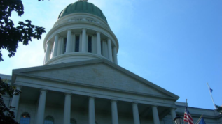 Front pillars and top dome of the Maine capital building