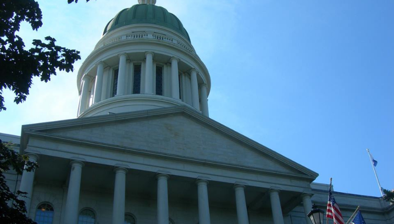 Front pillars and top dome of the Maine capital building