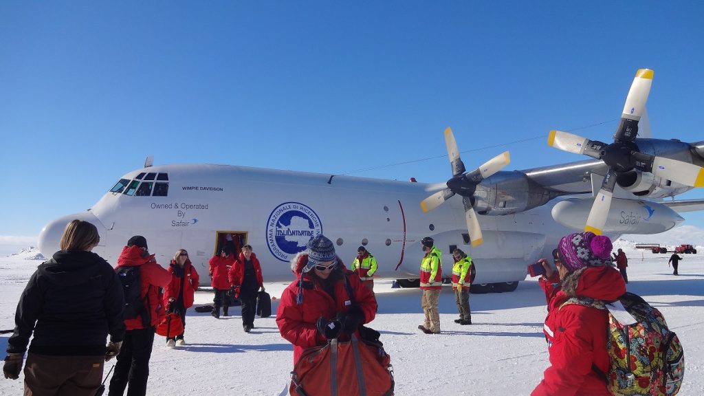 planes-on-ice_small