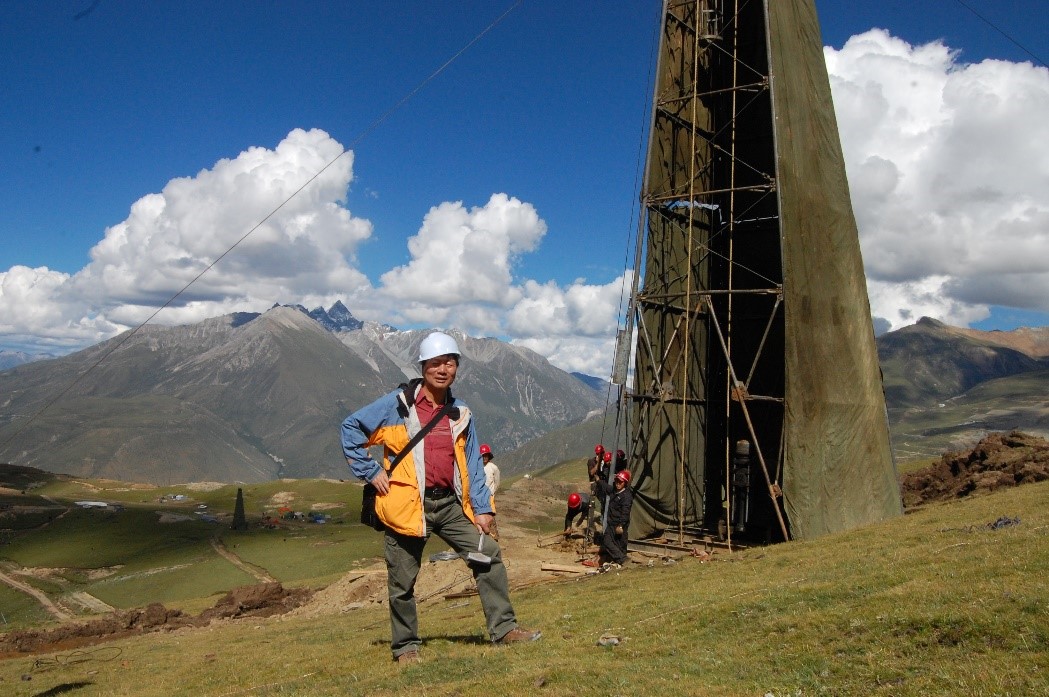 Prof. Jingsui Yang in 2012 at drill site near Luobusa