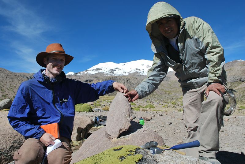 Gordon Bromley and Tomás Quispe AEDES at Nevado Coropuna. Photo credit: Kim Martineau.
