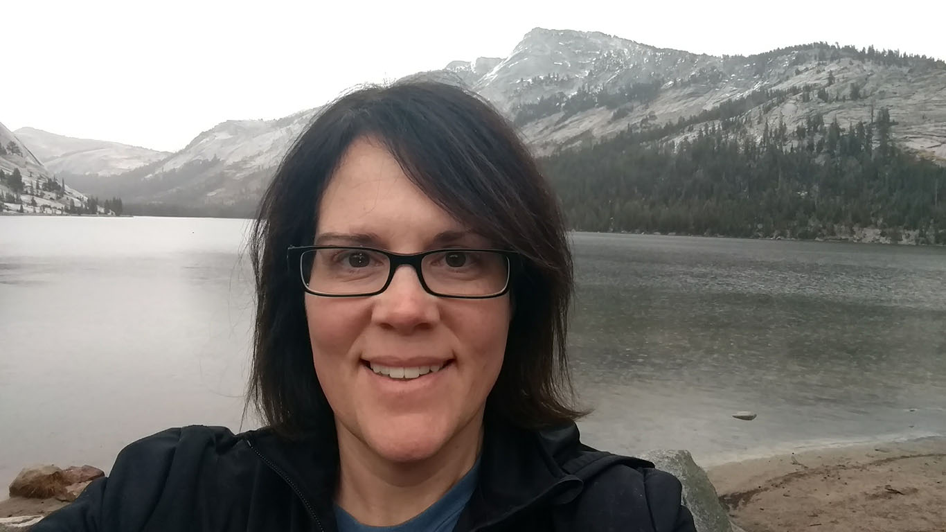 Taylor Tegwin in front of a lake and mountain range