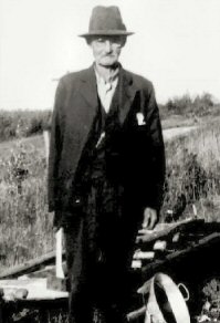 Photo of Hanford Hayes in a suit.