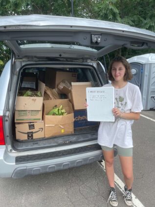 picture of FRM intern, Kalina, working on a food rescue