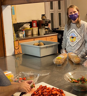 Image of Ariana working in a kitchen prior to a food rescue