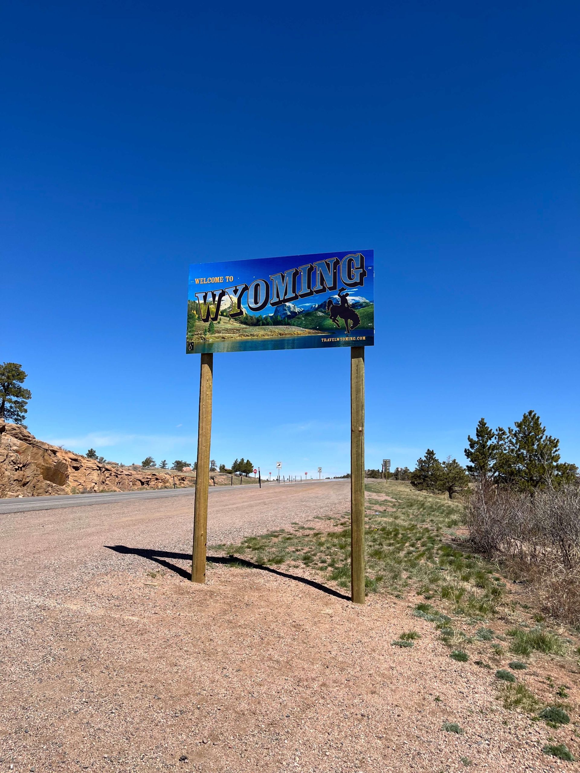 A picture of the Wyoming state sign at the border.