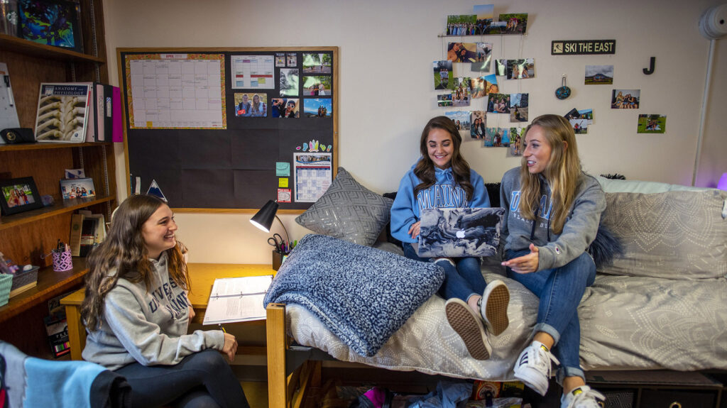 housing students in Knox Hall 2019