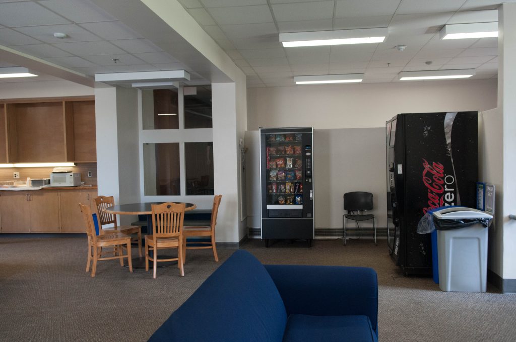 Knox Hall lounge with vending, tables, & chairs