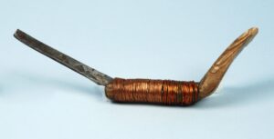 Image of knife with copper wire lashing