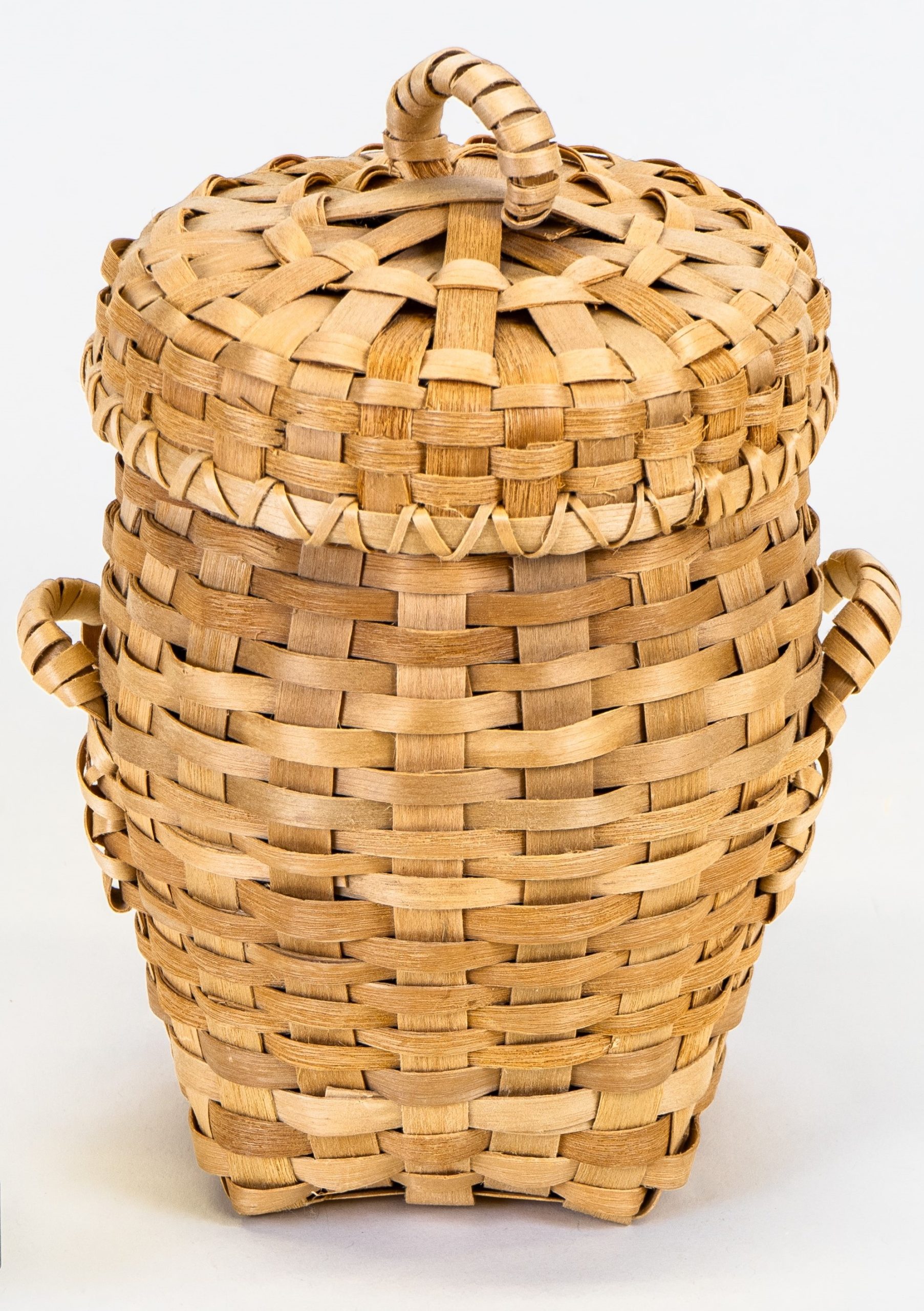 Image of small hamper-shaped basket.