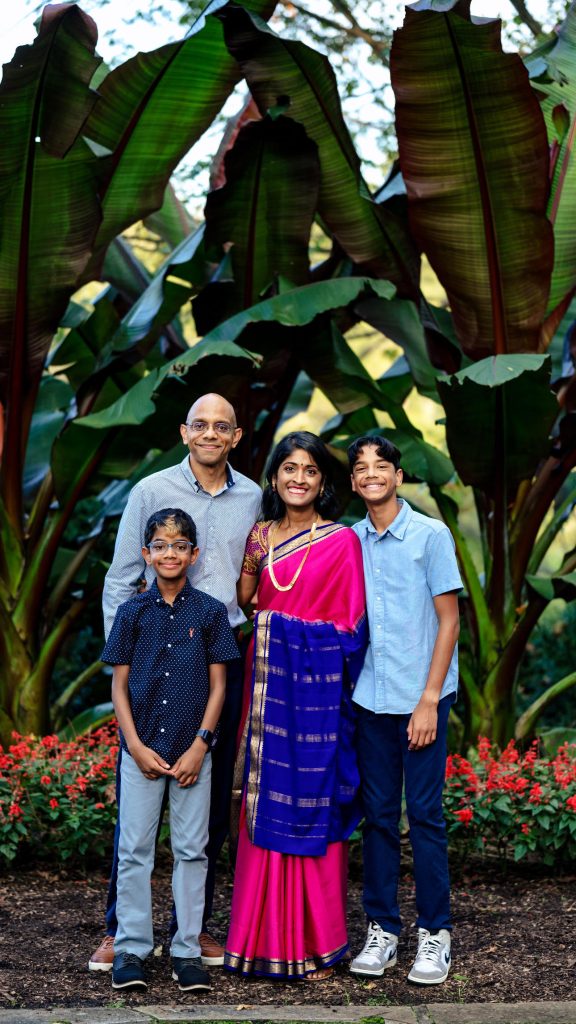 Kannan Sockalingam '00, '02G with his wife Visa and their two kids