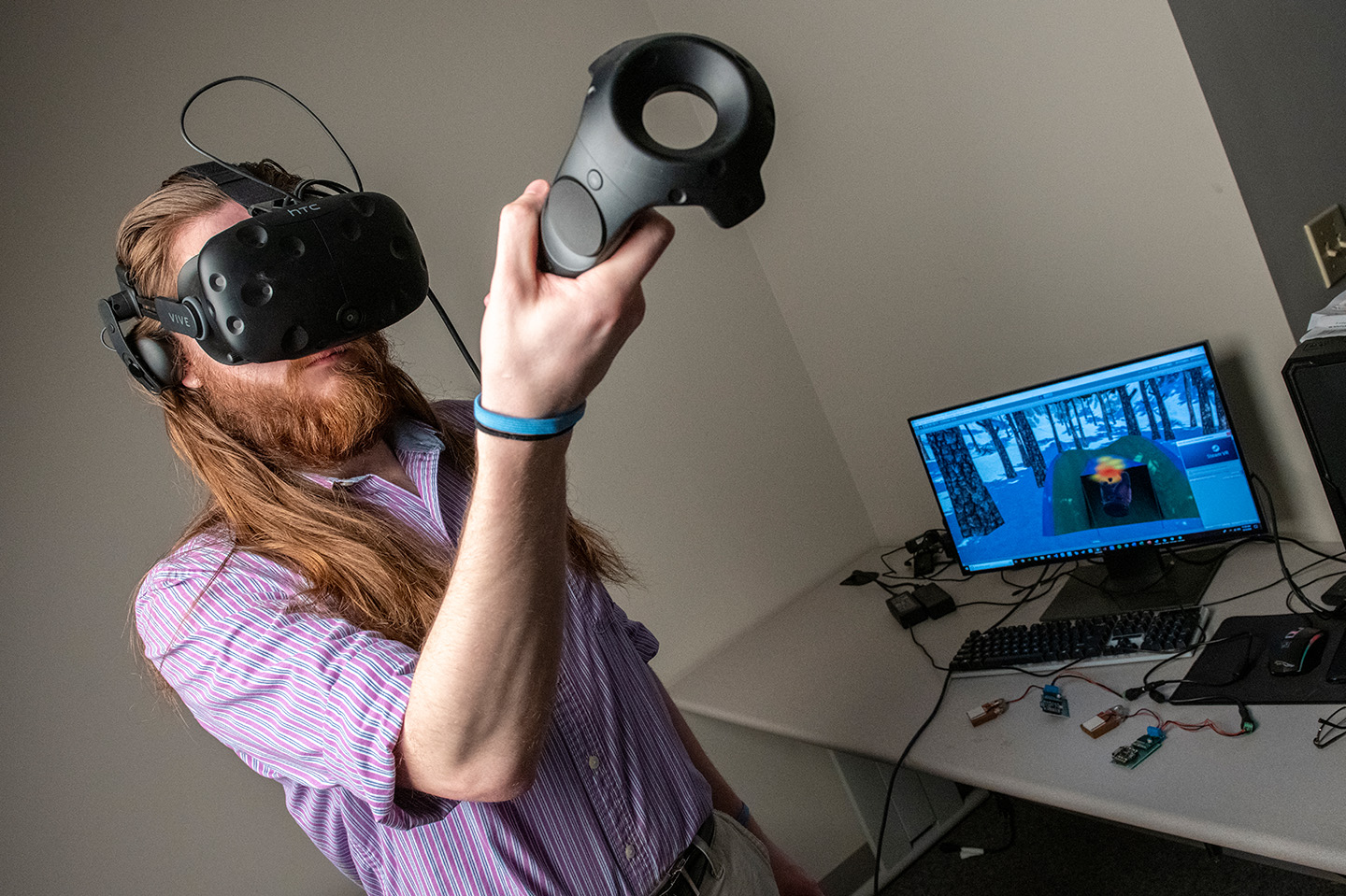 Engineering student working with virtual reality