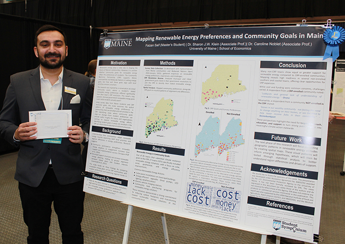 Faizan Saif with his winning graduate poster