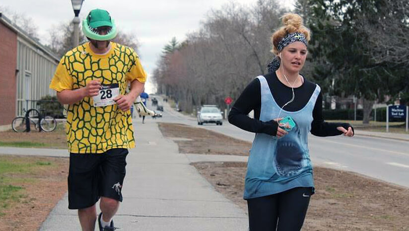 Particpants run on campus during the 2015 Spawning run
