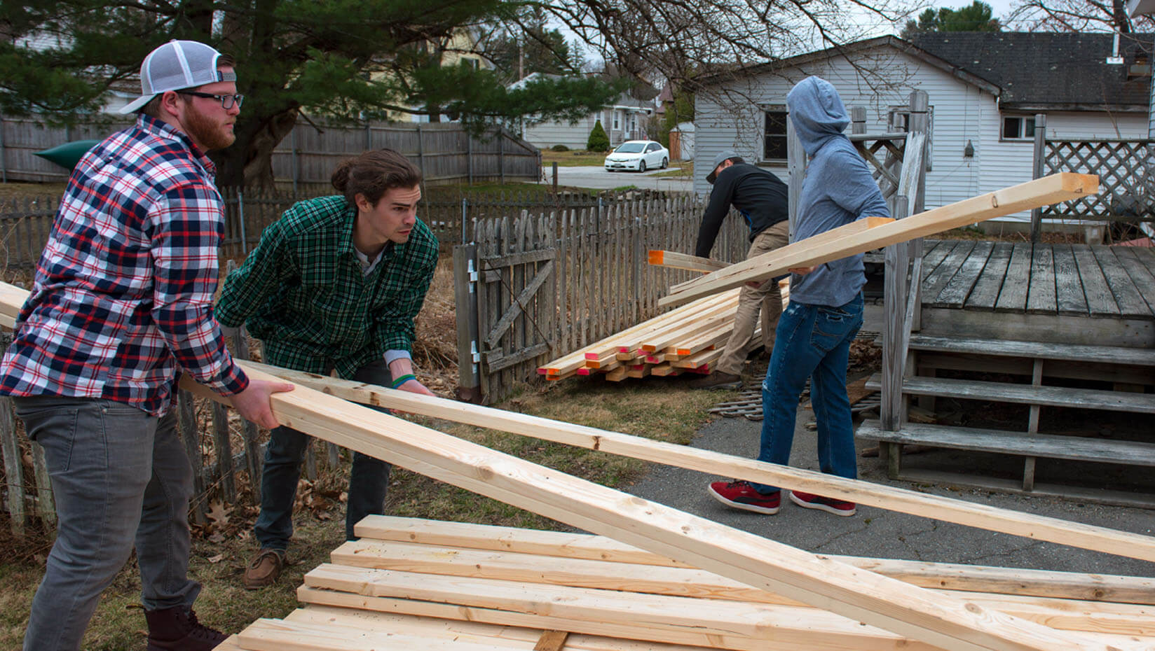Engineering students deliver lumber