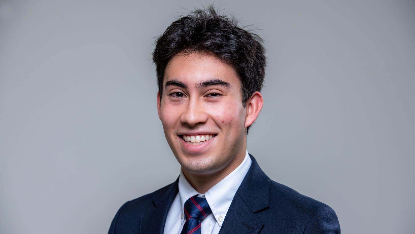 Santiago Tigrina: Killam se graduó para estudiar economía internacional en Canadá – UMaine News