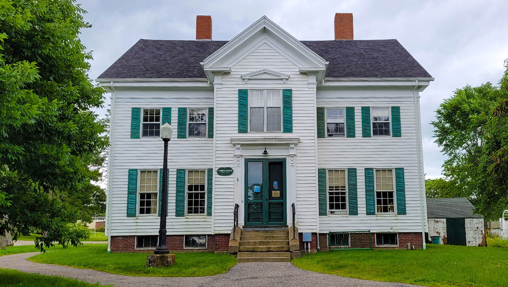 A photo of a building on the UMaine Machias campus