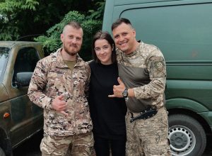 A photo of Vita Tomakhiv with soldiers she interviewed in Ukraine