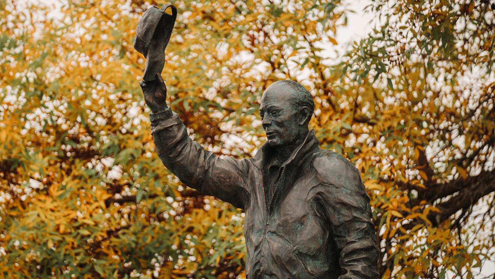 A photo of a statue of Harold Alfond on a UMaine's campus