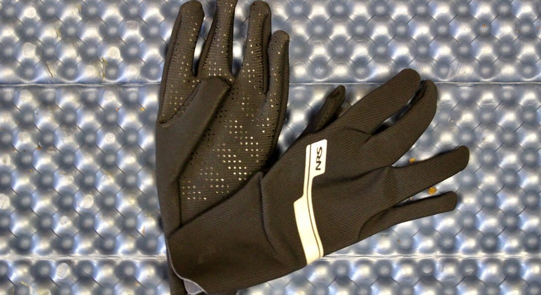 Synthetic polypropylene thin base gloves