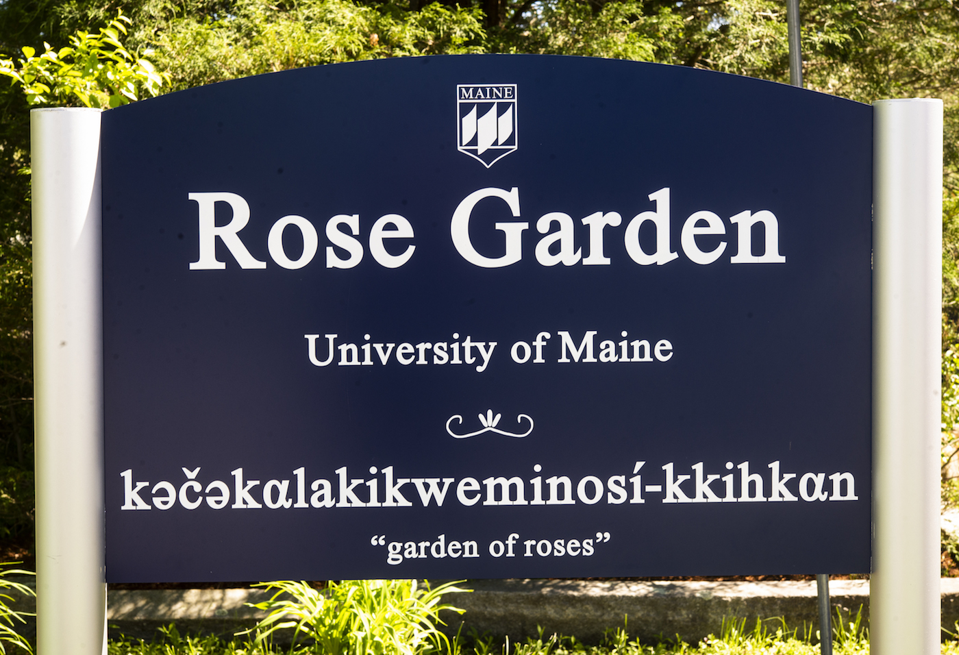 Photo of the sign at the Rose Garden
