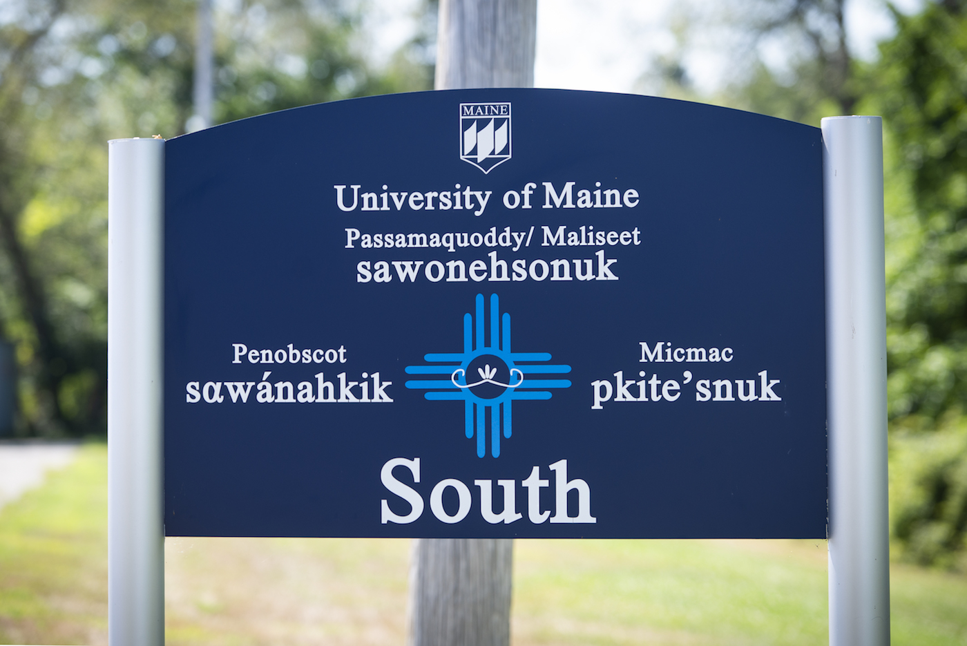 A photo of the South sign on campus