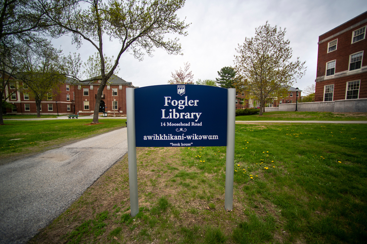 A photo of the sign outside of Fogler Library