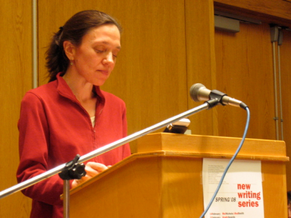 Eléna Rivera behind a podium speaking into a microphone