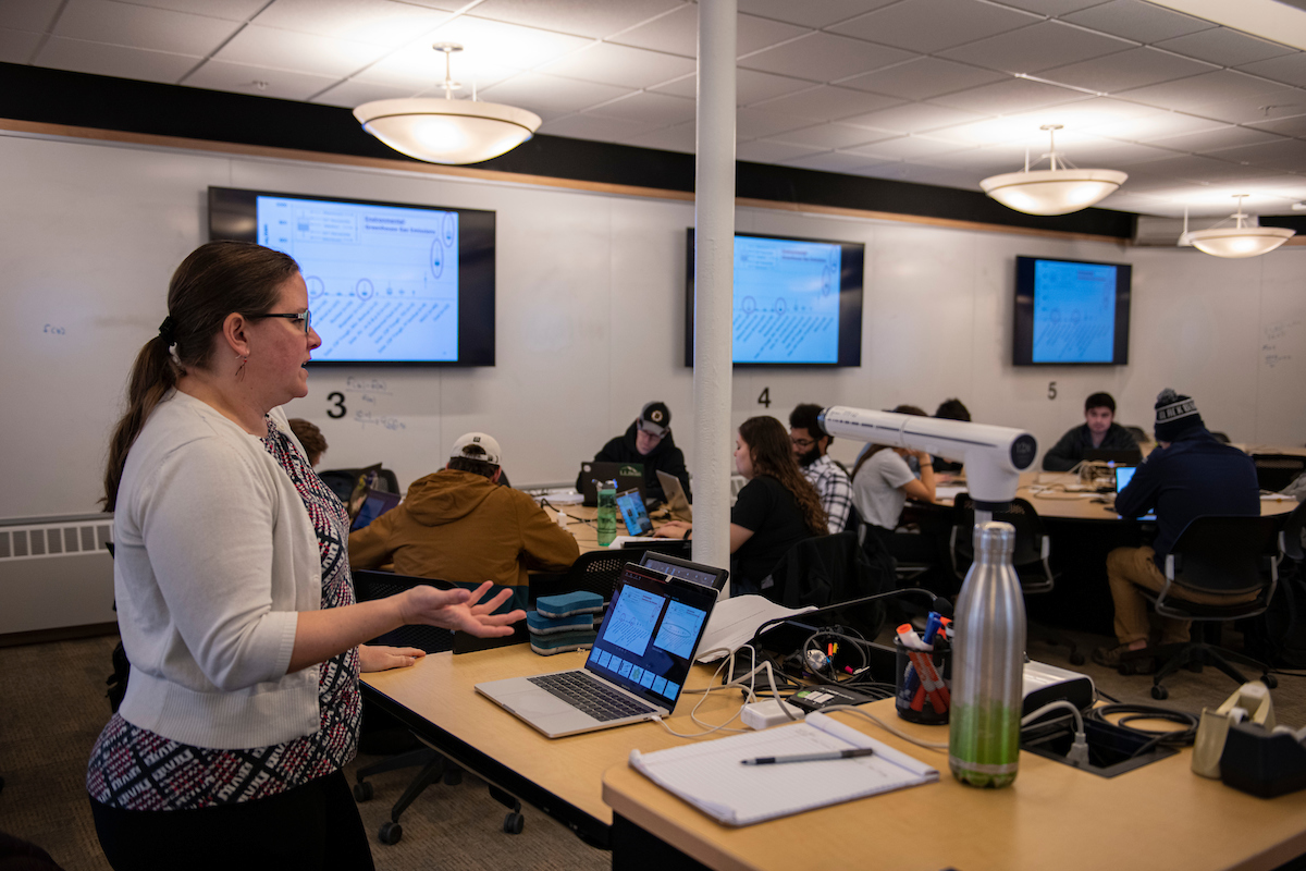 An image of Sharon Klein teaching a class