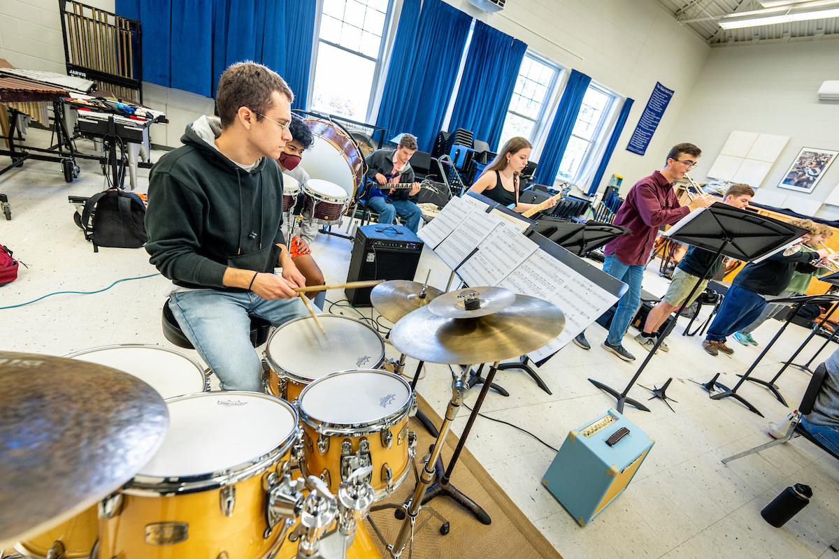 A photo of the Jazz Ensemble practicing