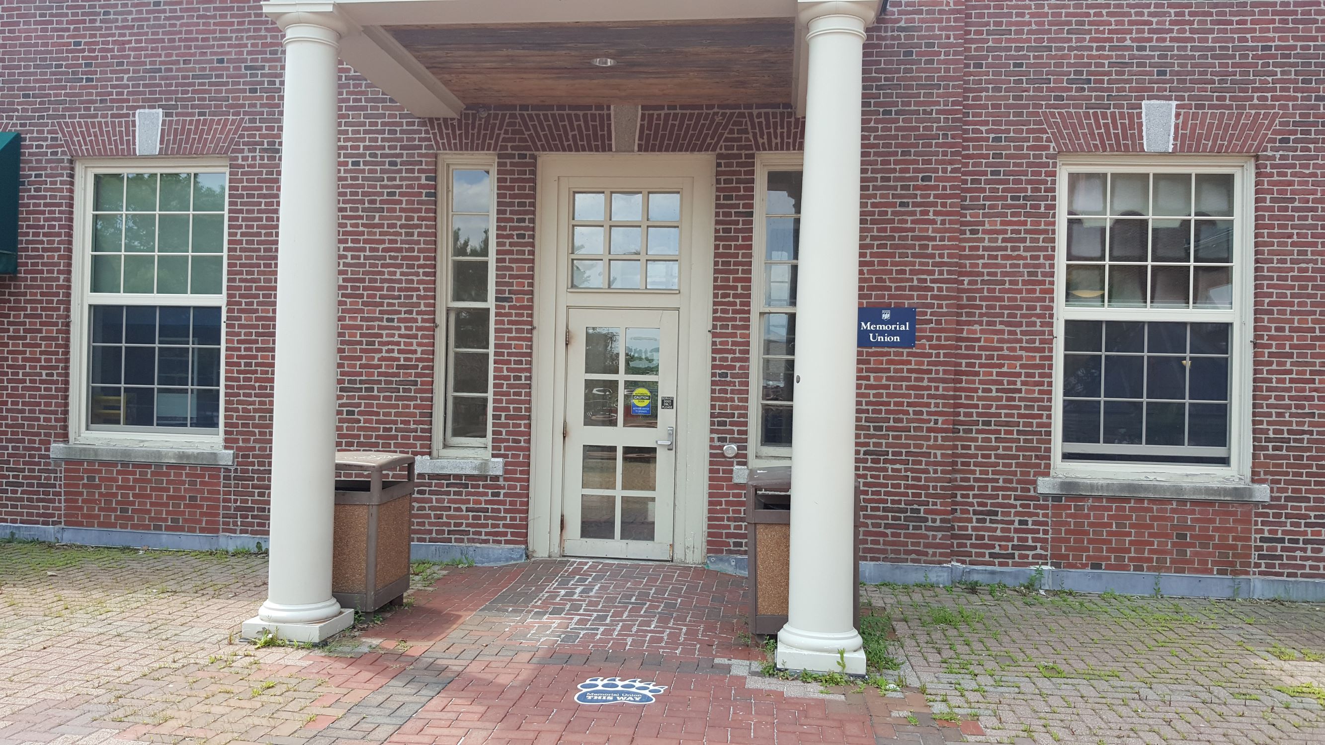 Photo of the entrance to the Memorial Union near Hauck Circle. Automatic door with button on the right side of the door.