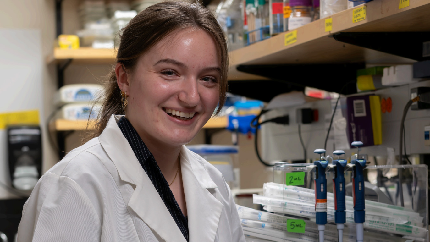 A photo of Autumn Perle in a lab