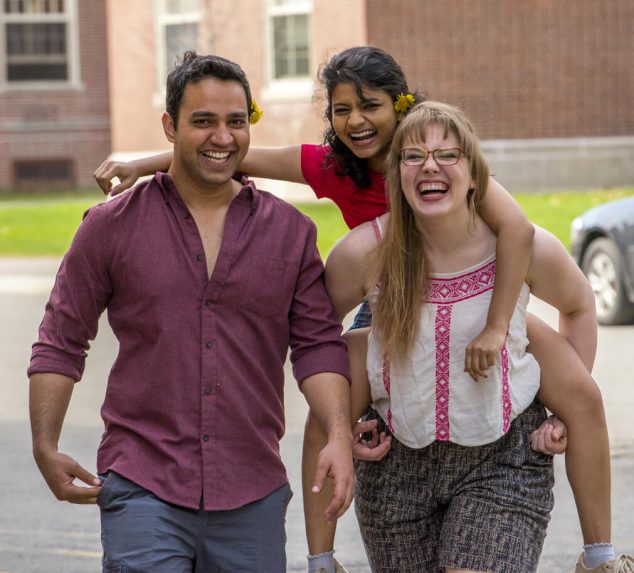 UMaine students walking on campus