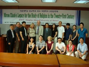 A collection of students and professors smiling at Seoul University